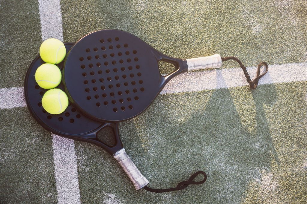 Two padel rackets and three balls