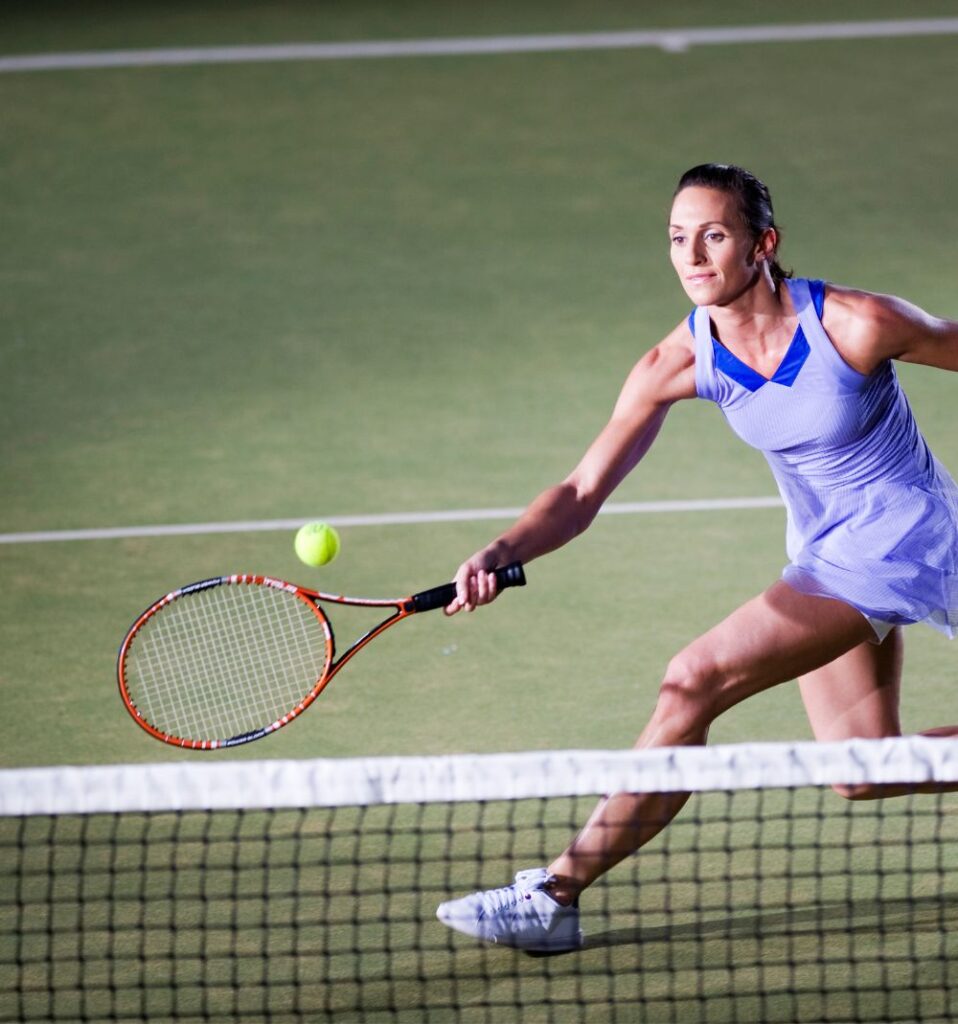 woman playing tennis