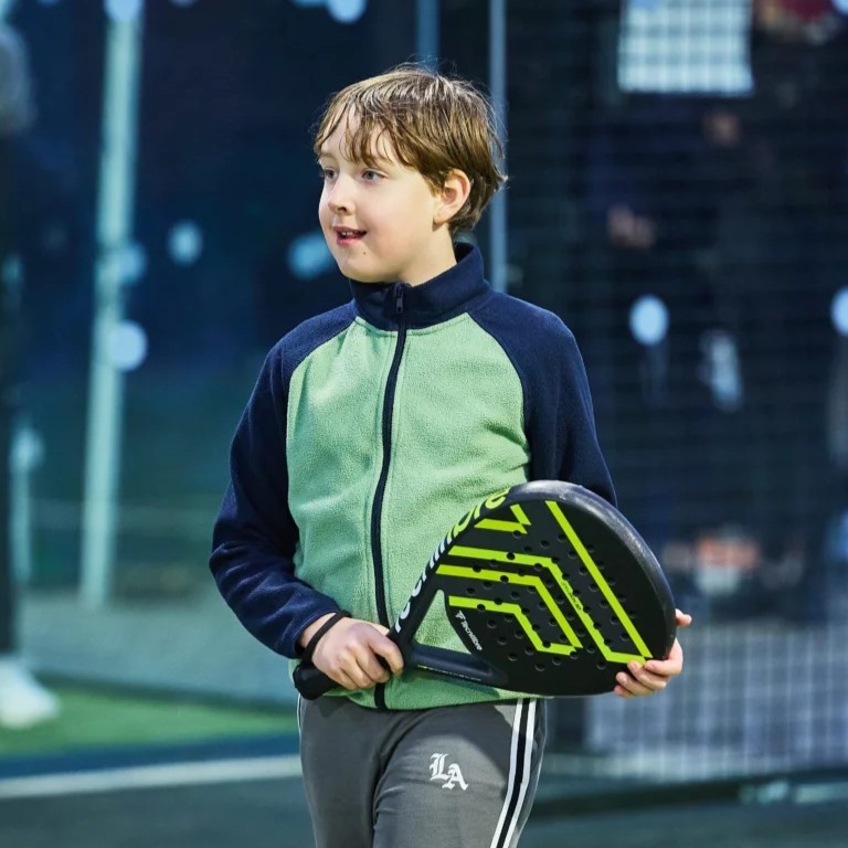 junior padel player