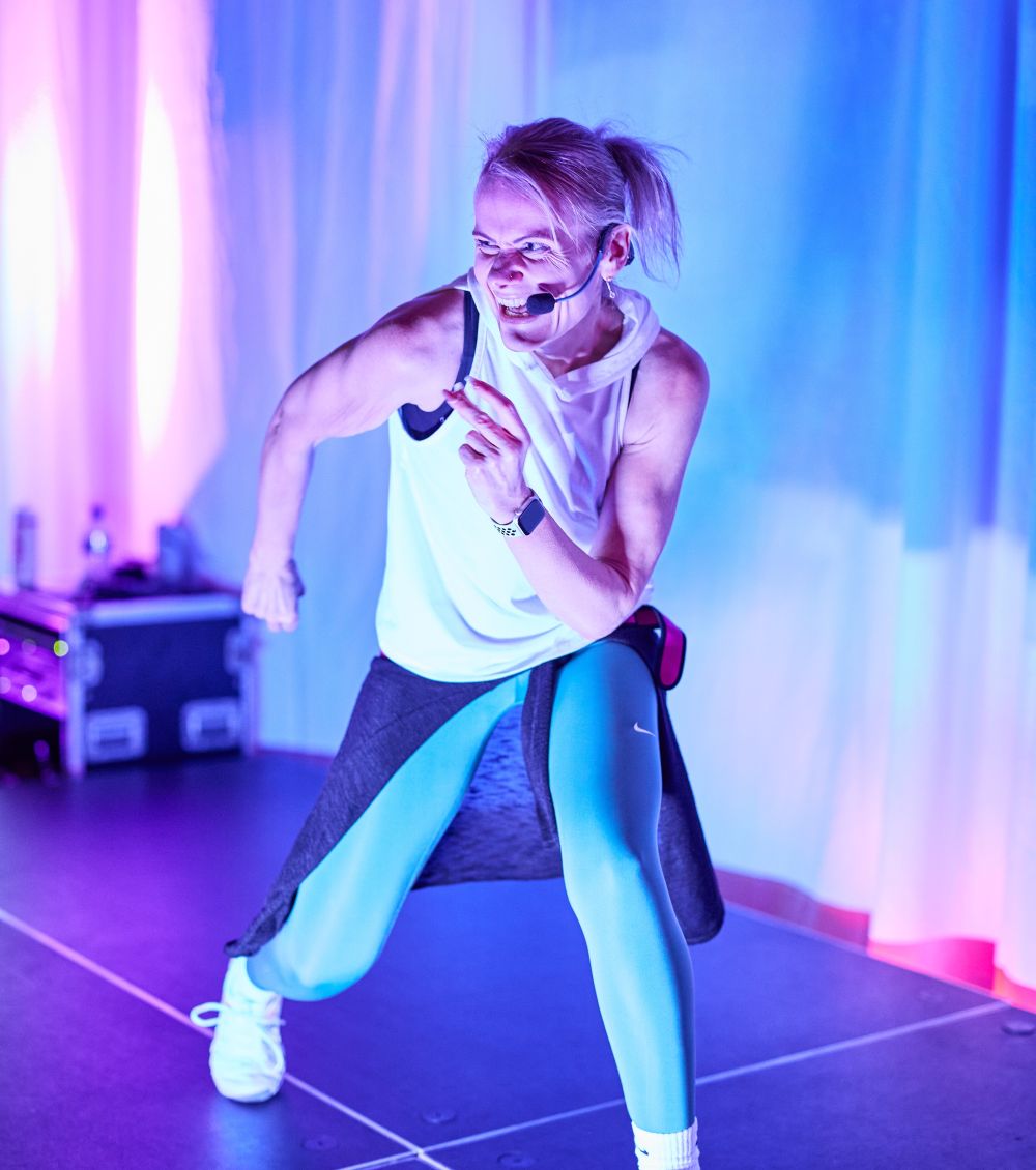 Dance fusion instructor Lou instructing a class